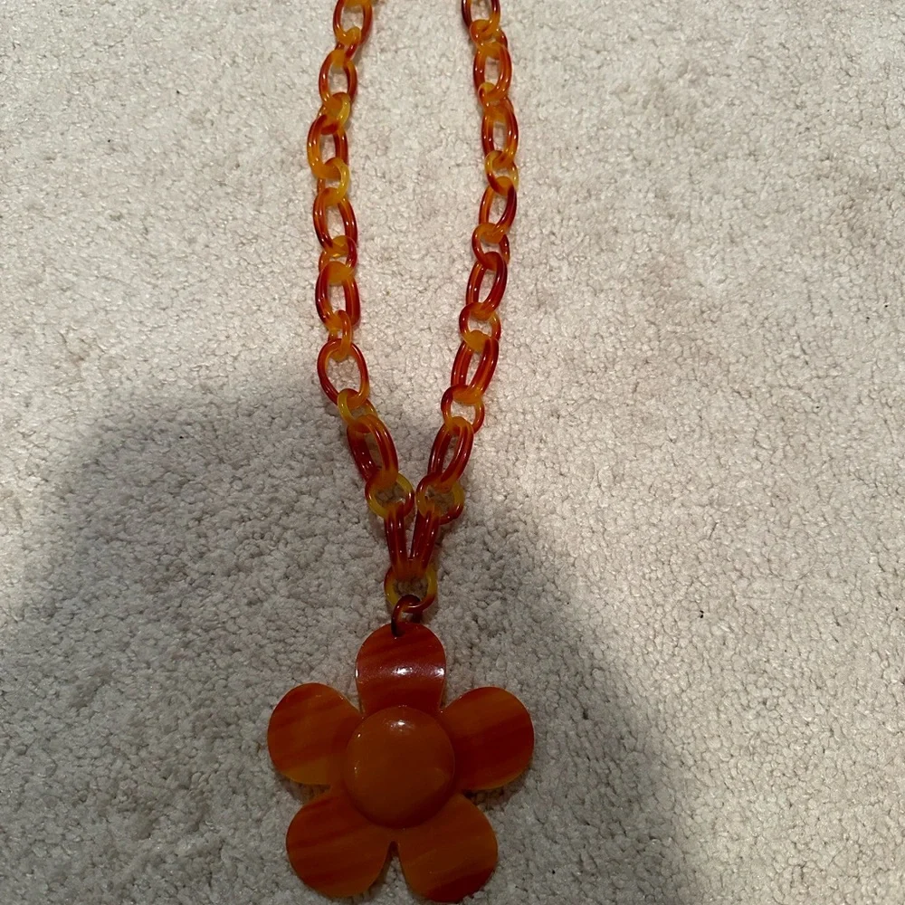 Bakelite flower necklace - amber orange color - authentic - Picture 1 of 2